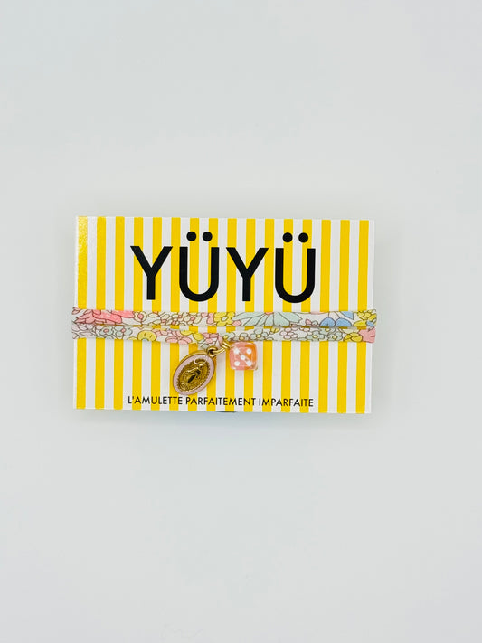 Amulette YÜYÜ – Médaille vierge rose pâle & petit dé