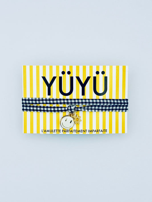Amulette YÜYÜ - vichy marine, smiley blanc & fleur dorée